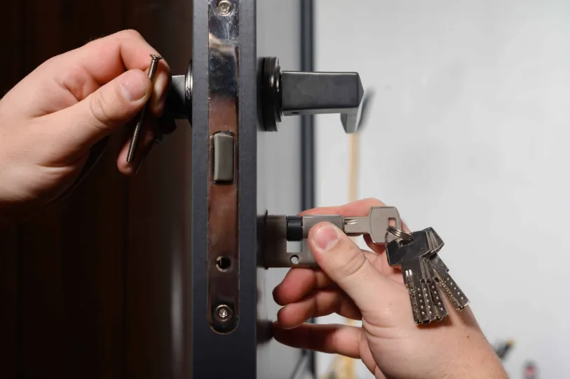 Residential door lock replacement and opening service in Dubai